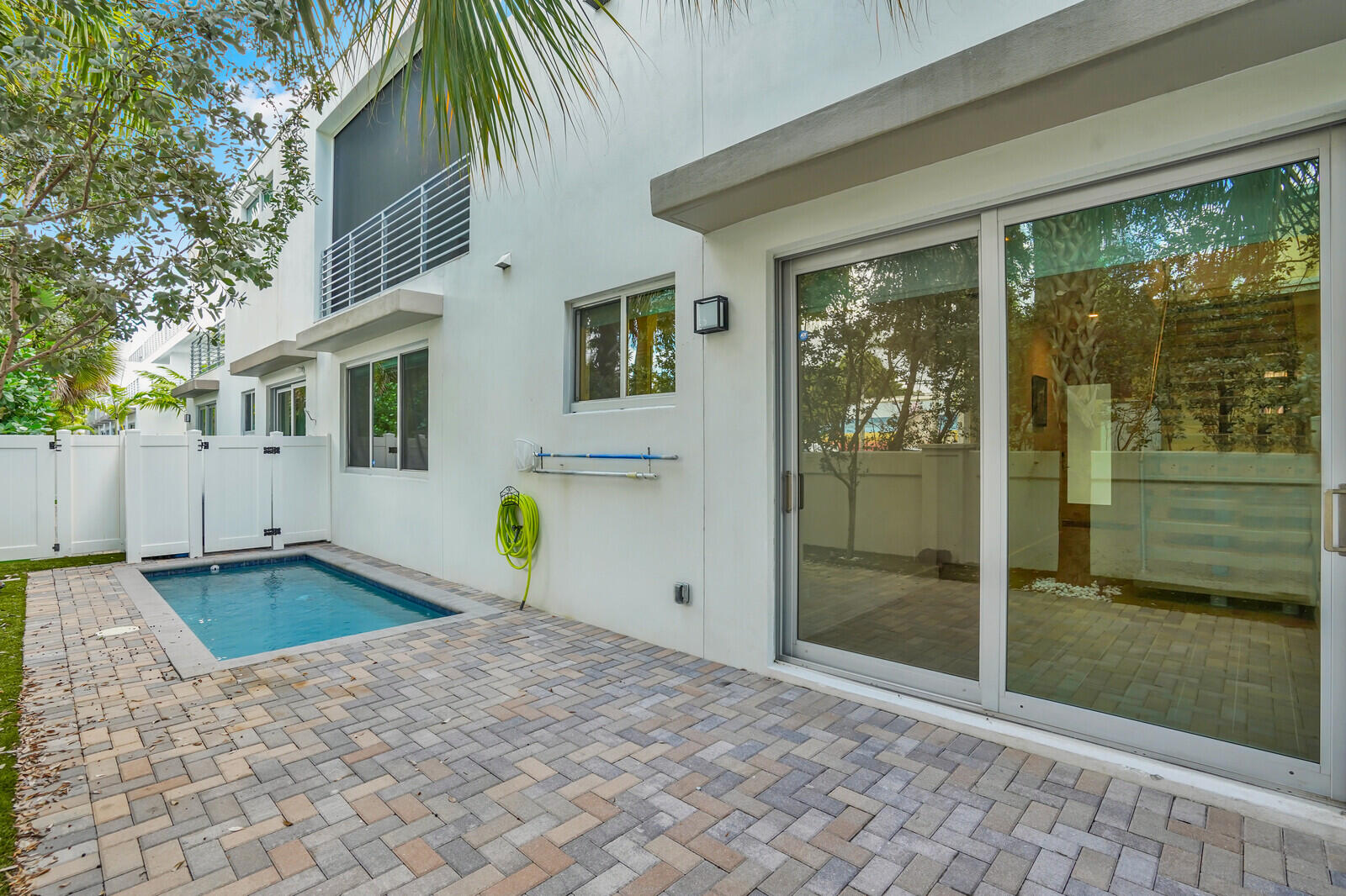 12 SE 10th Fort Lauderdale, FL 33301