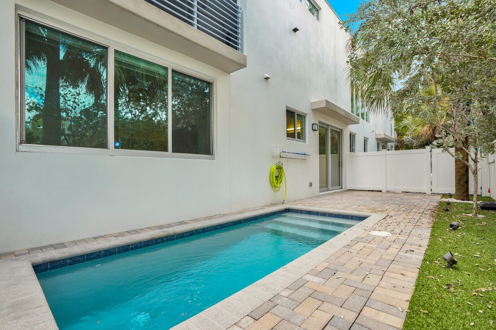 12 SE 10th Fort Lauderdale, FL 33301