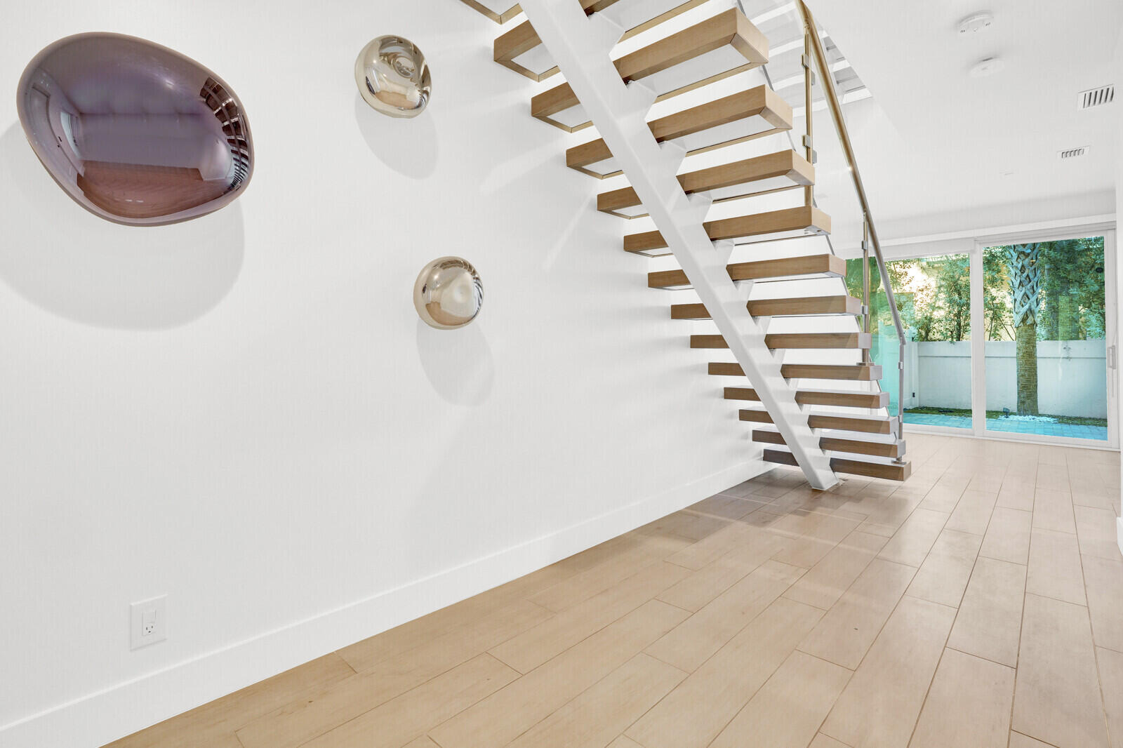 12 SE 10th Fort Lauderdale, FL 33301