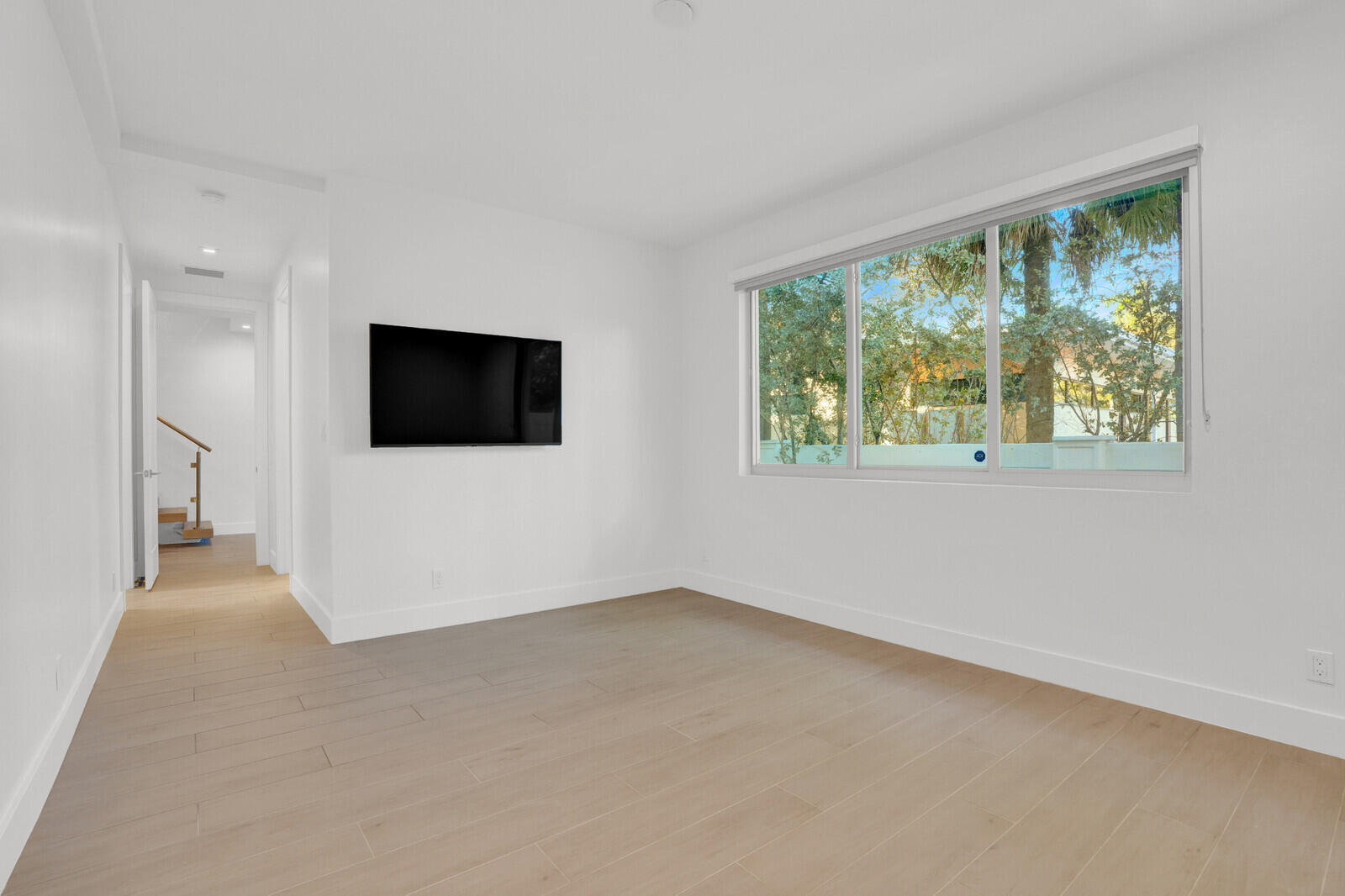 12 SE 10th Fort Lauderdale, FL 33301