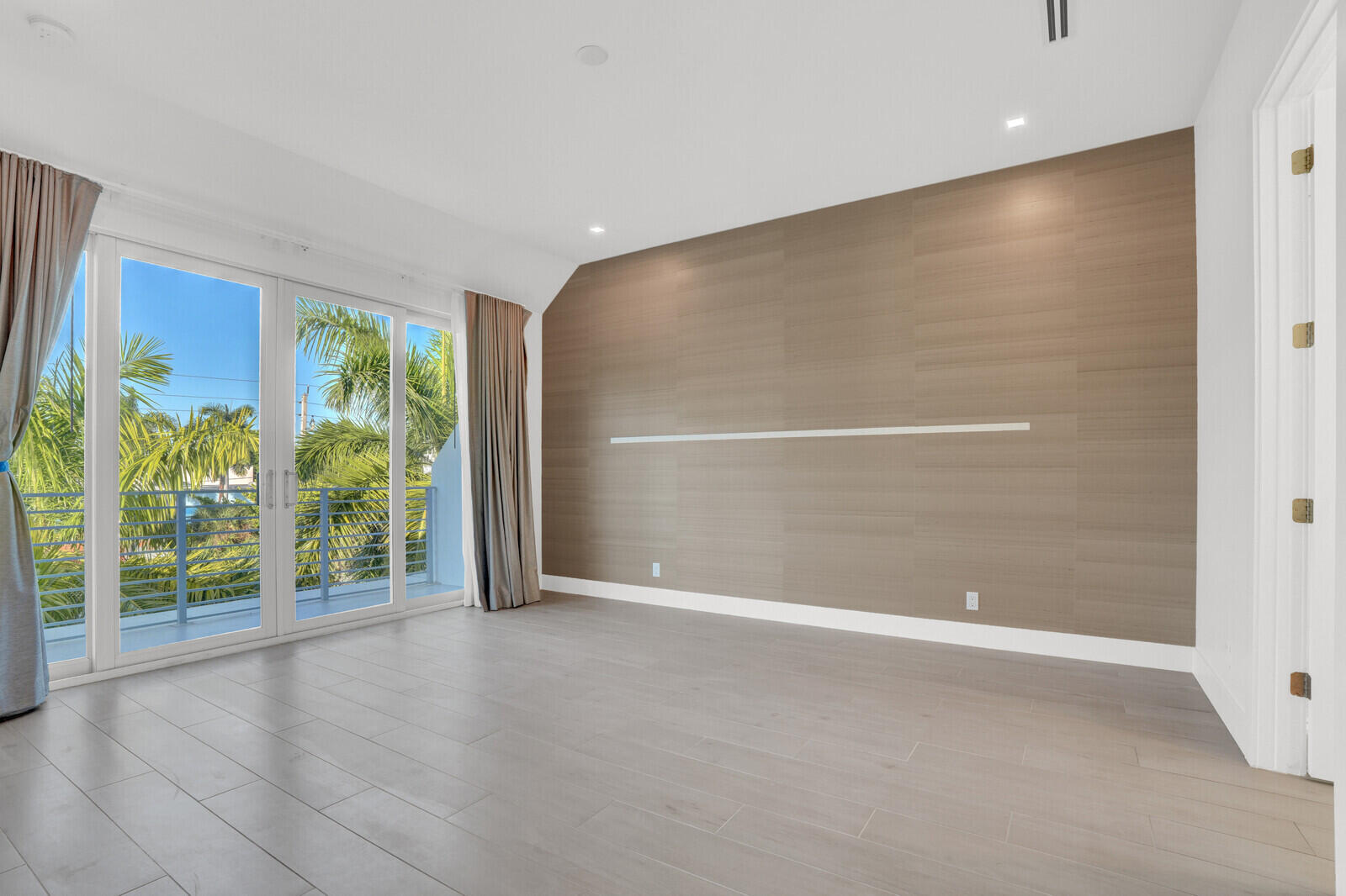 12 SE 10th Fort Lauderdale, FL 33301