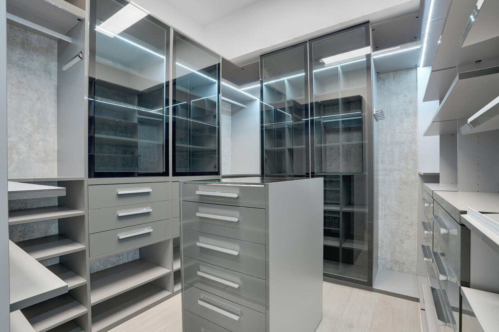 12 SE 10th Fort Lauderdale, FL 33301