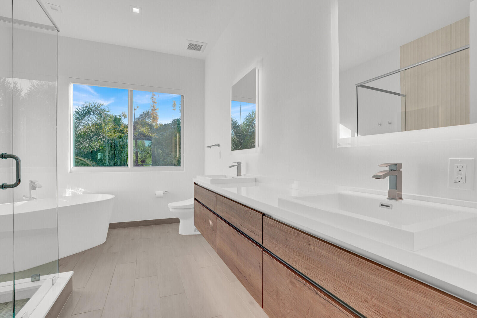 12 SE 10th Fort Lauderdale, FL 33301