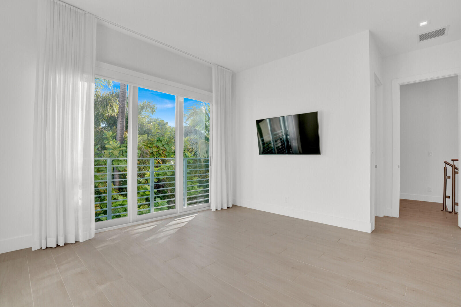 12 SE 10th Fort Lauderdale, FL 33301