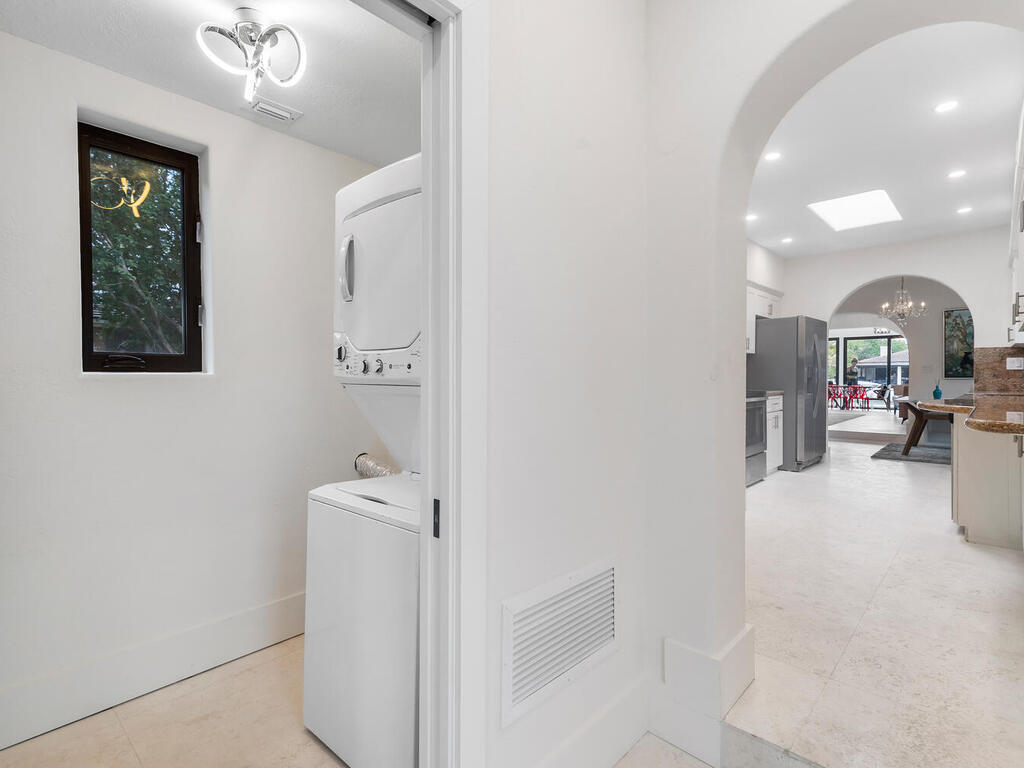 7820 Hawthorne Miami Beach, FL 33141