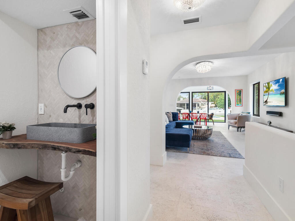 7820 Hawthorne Miami Beach, FL 33141