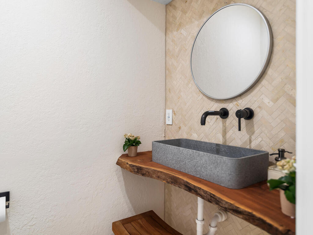 7820 Hawthorne Miami Beach, FL 33141