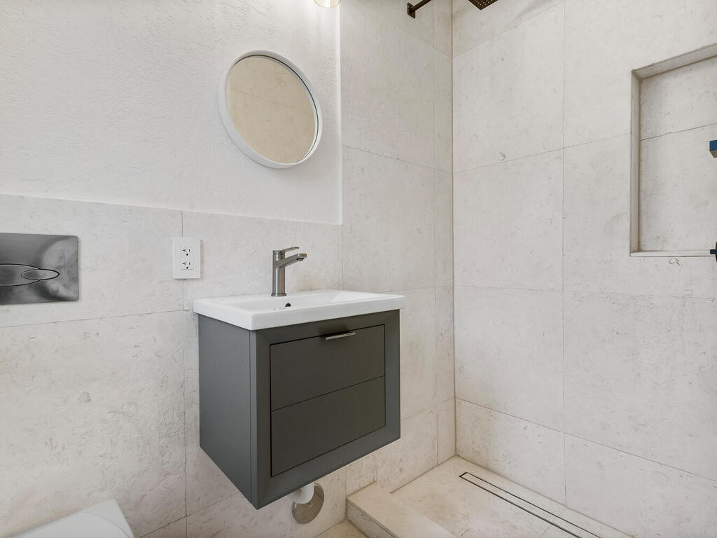 7820 Hawthorne Miami Beach, FL 33141