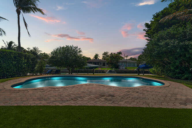 7820 Hawthorne Miami Beach, FL 33141