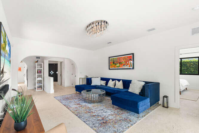 7820 Hawthorne Miami Beach, FL 33141