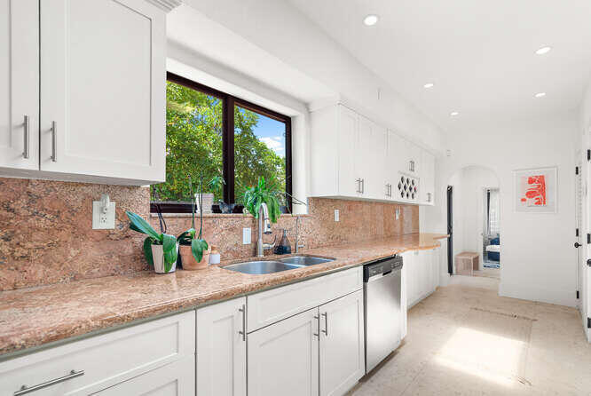 7820 Hawthorne Miami Beach, FL 33141