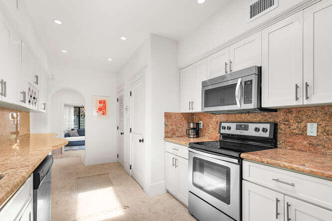 7820 Hawthorne Miami Beach, FL 33141