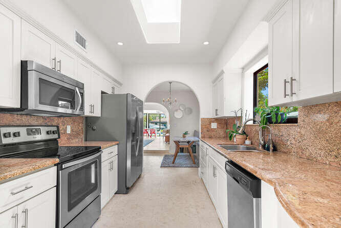 7820 Hawthorne Miami Beach, FL 33141