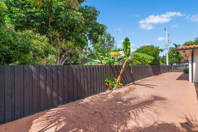 7820 Hawthorne Miami Beach, FL 33141