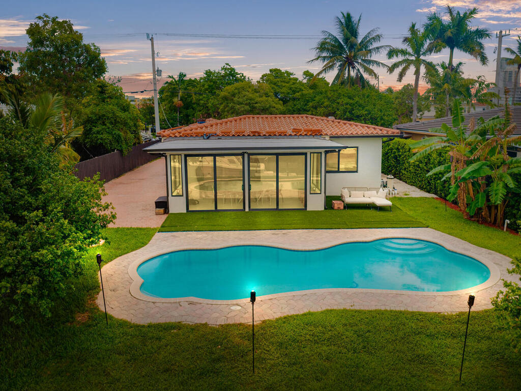 7820 Hawthorne Miami Beach, FL 33141