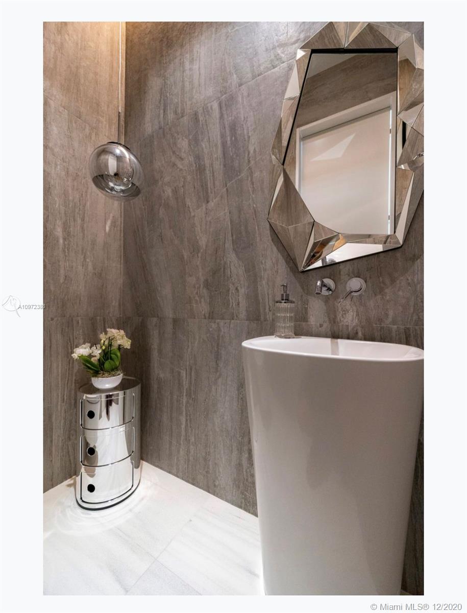 540 Leucadendra Dr Coral Gables, FL 33156