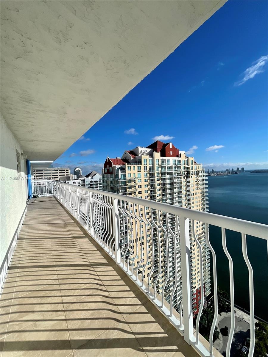 image The Club at Brickell Bay13