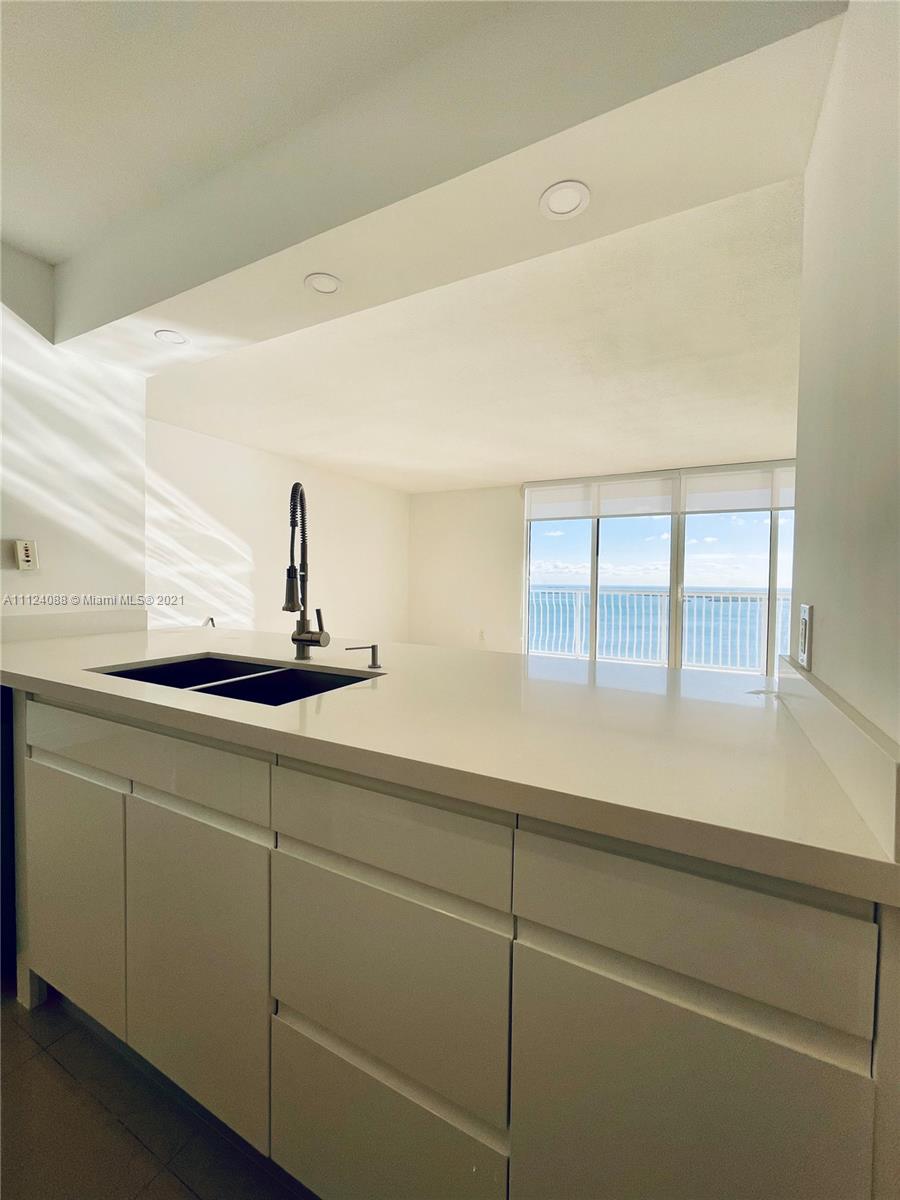 image The Club at Brickell Bay20