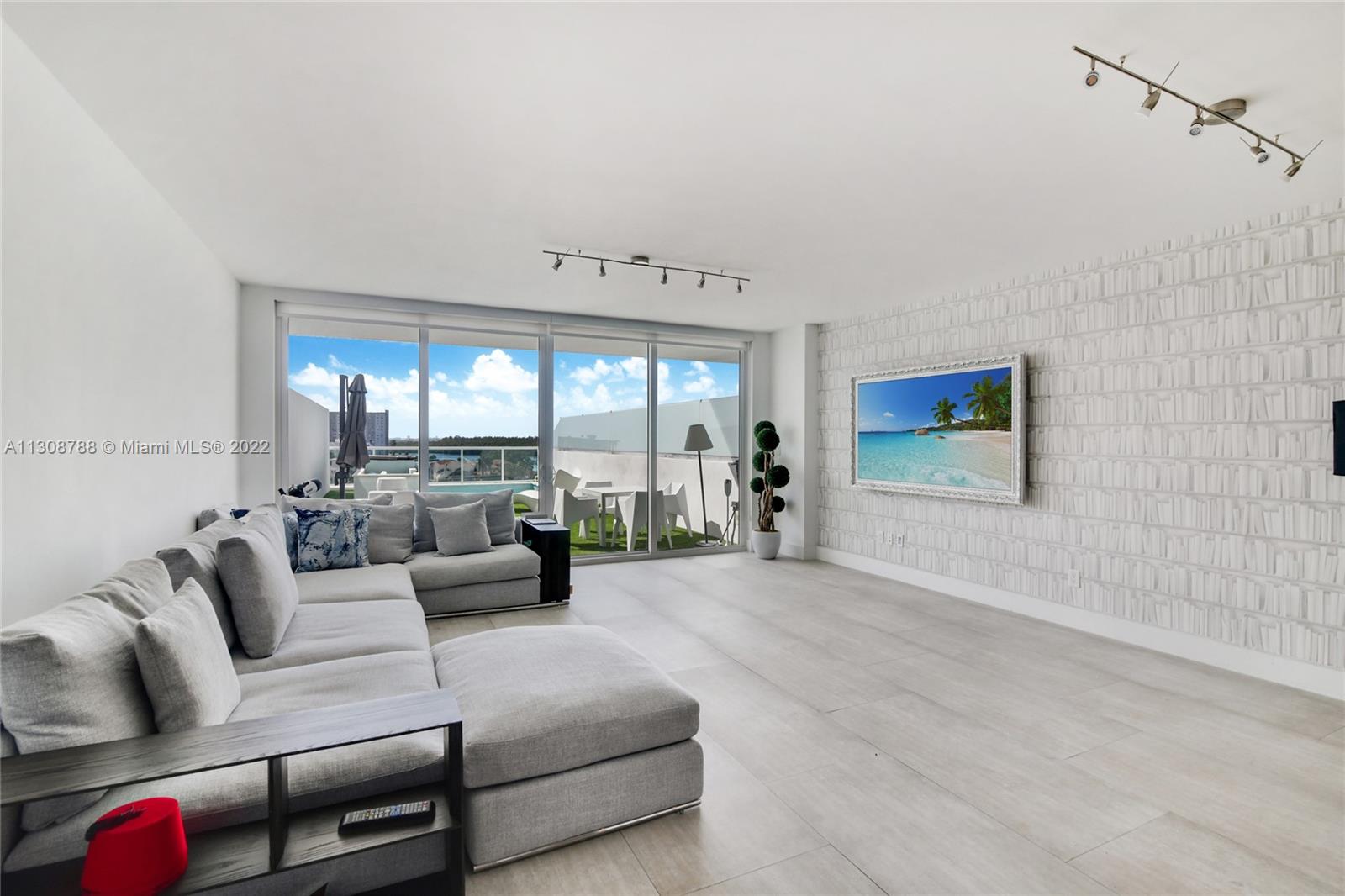 image 400 Sunny Isles1