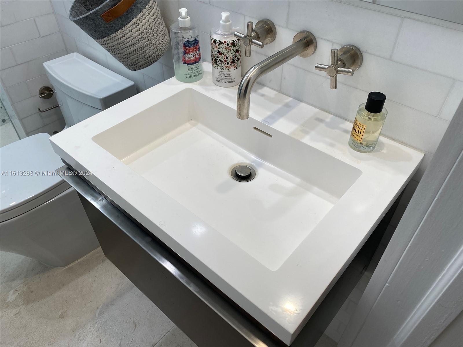 1028 88th St,Surfside, FL 33154