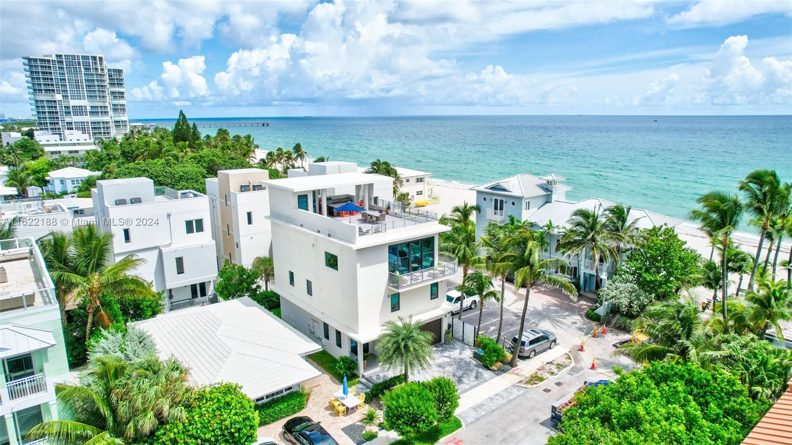 305 Oak St Hollywood, FL 33019