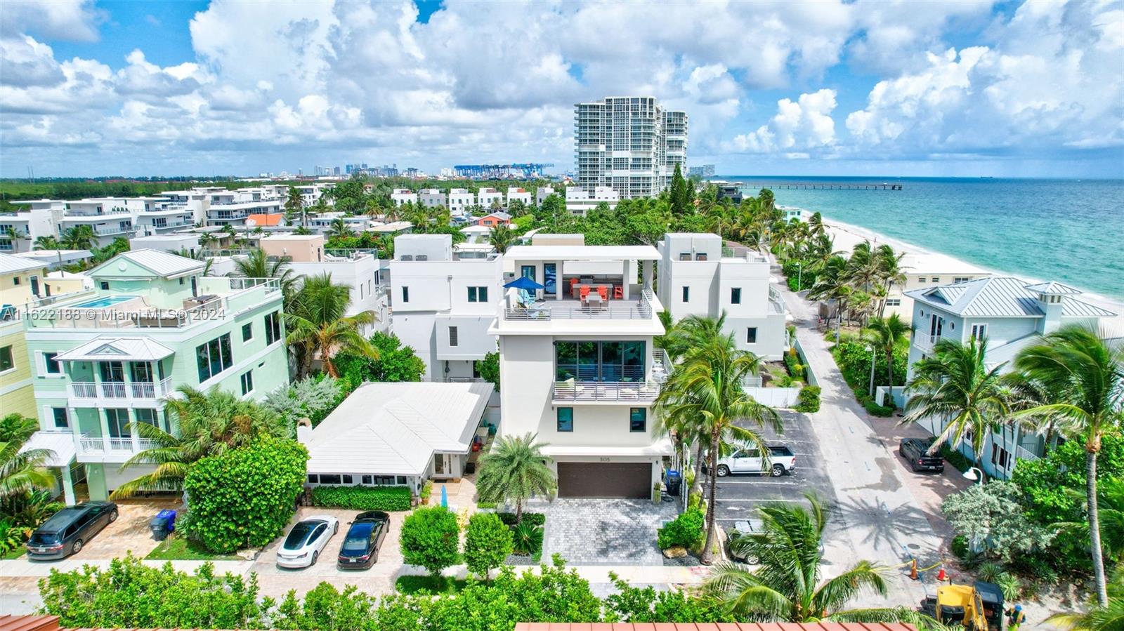 305 Oak St Hollywood, FL 33019