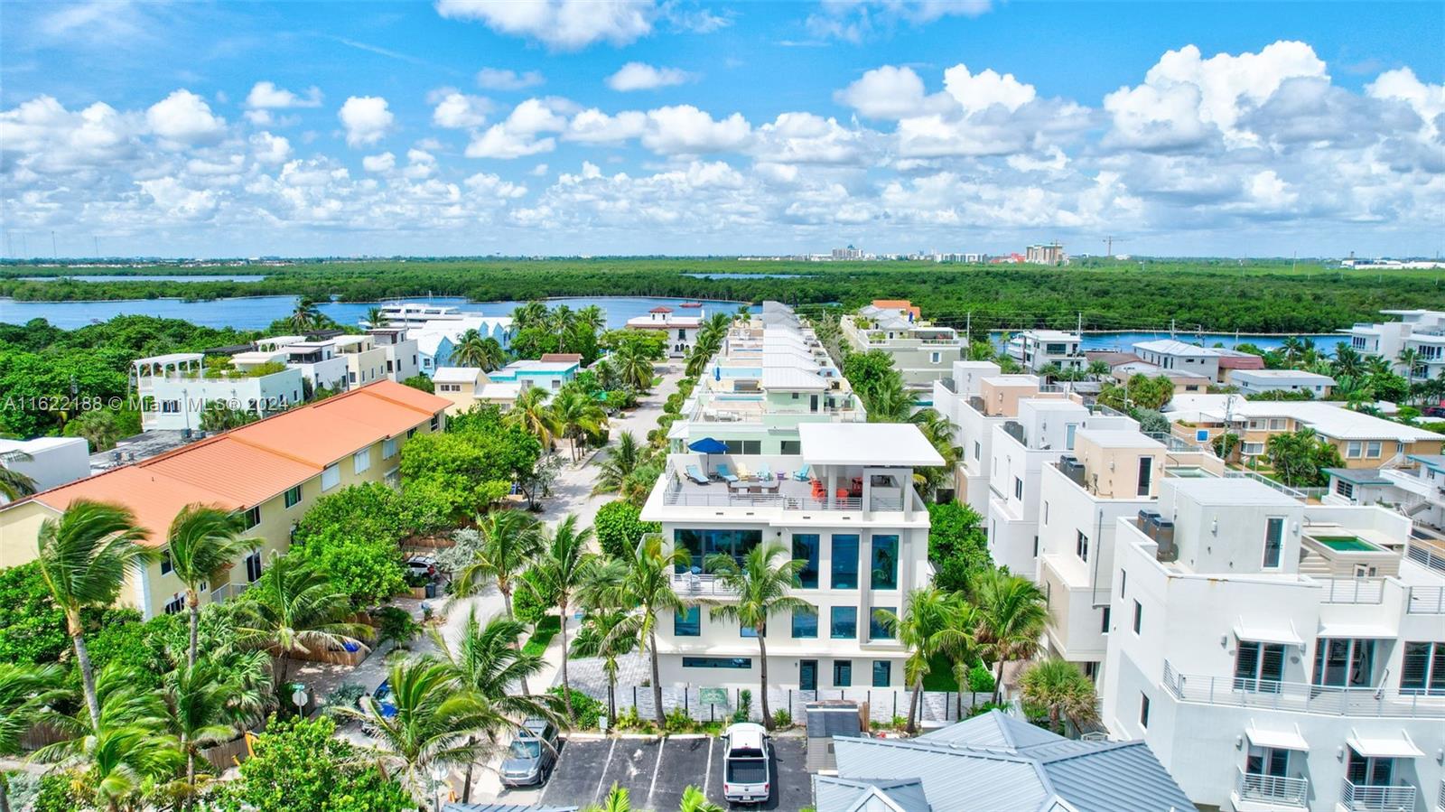 305 Oak St Hollywood, FL 33019