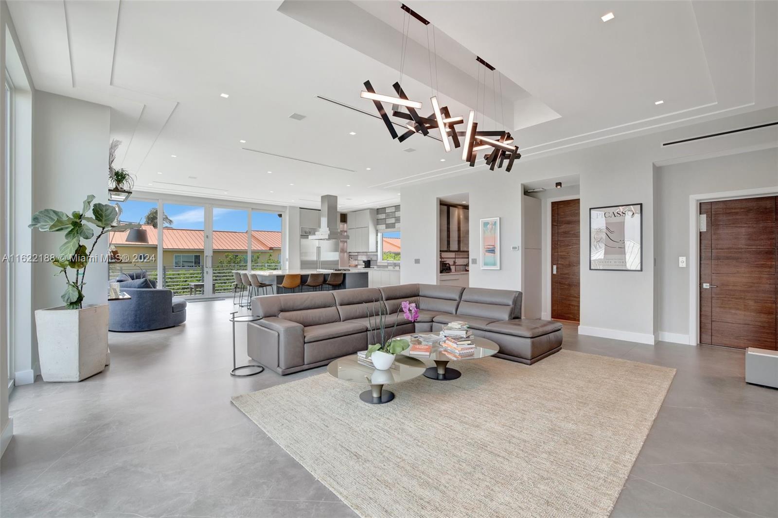 305 Oak St Hollywood, FL 33019