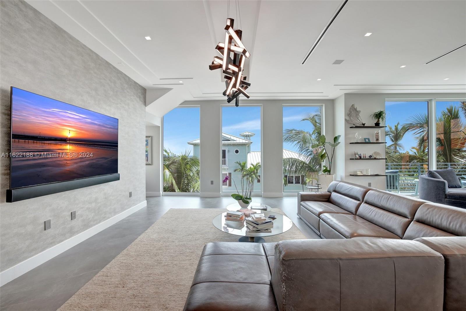 305 Oak St Hollywood, FL 33019