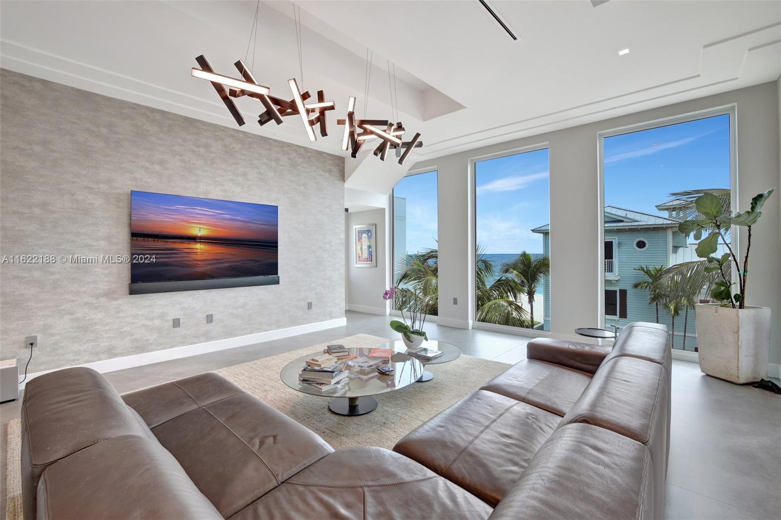 305 Oak St Hollywood, FL 33019