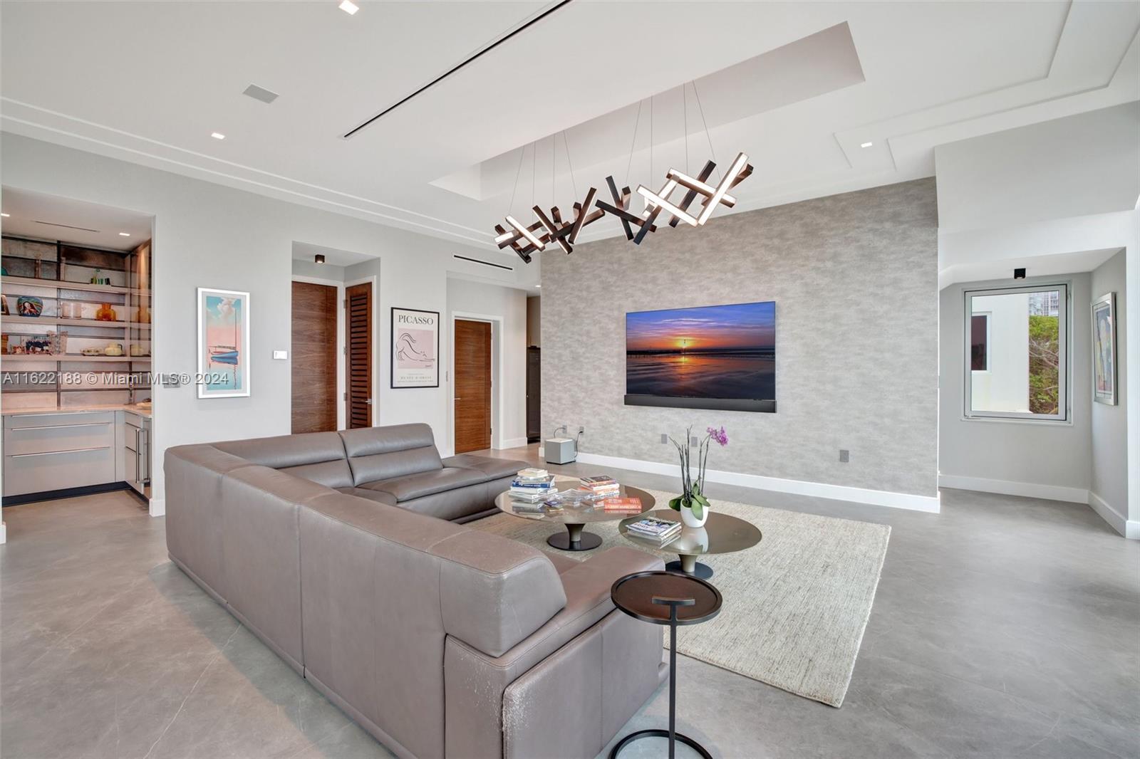 305 Oak St Hollywood, FL 33019