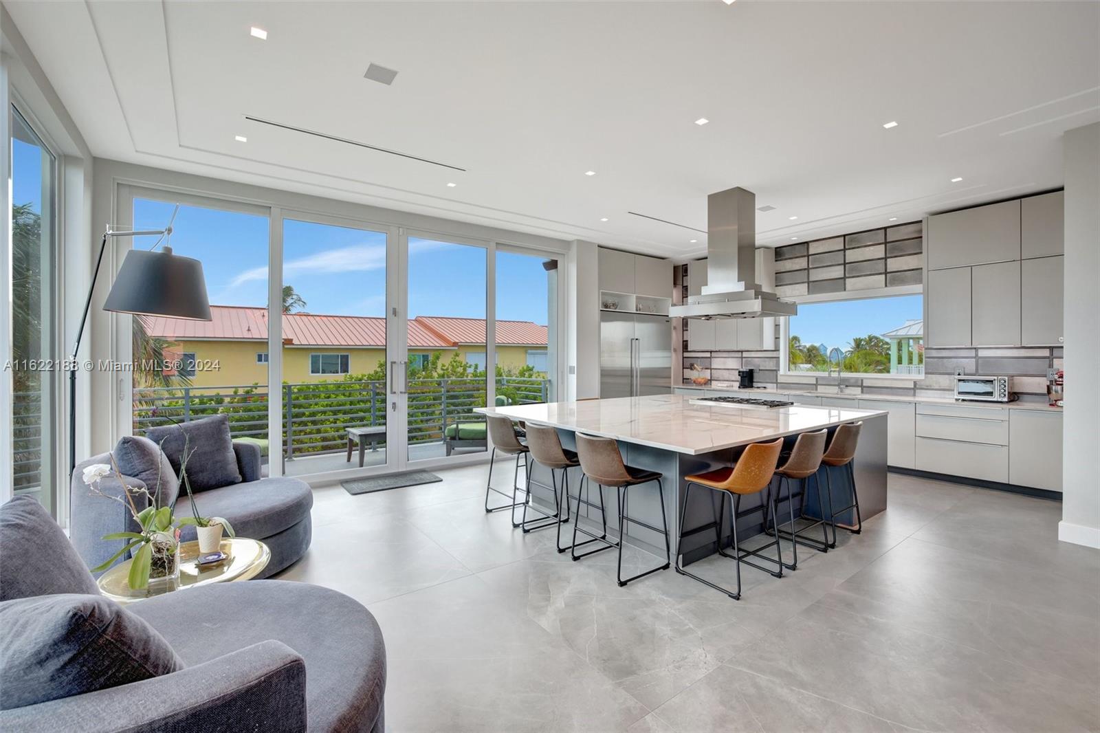 305 Oak St Hollywood, FL 33019