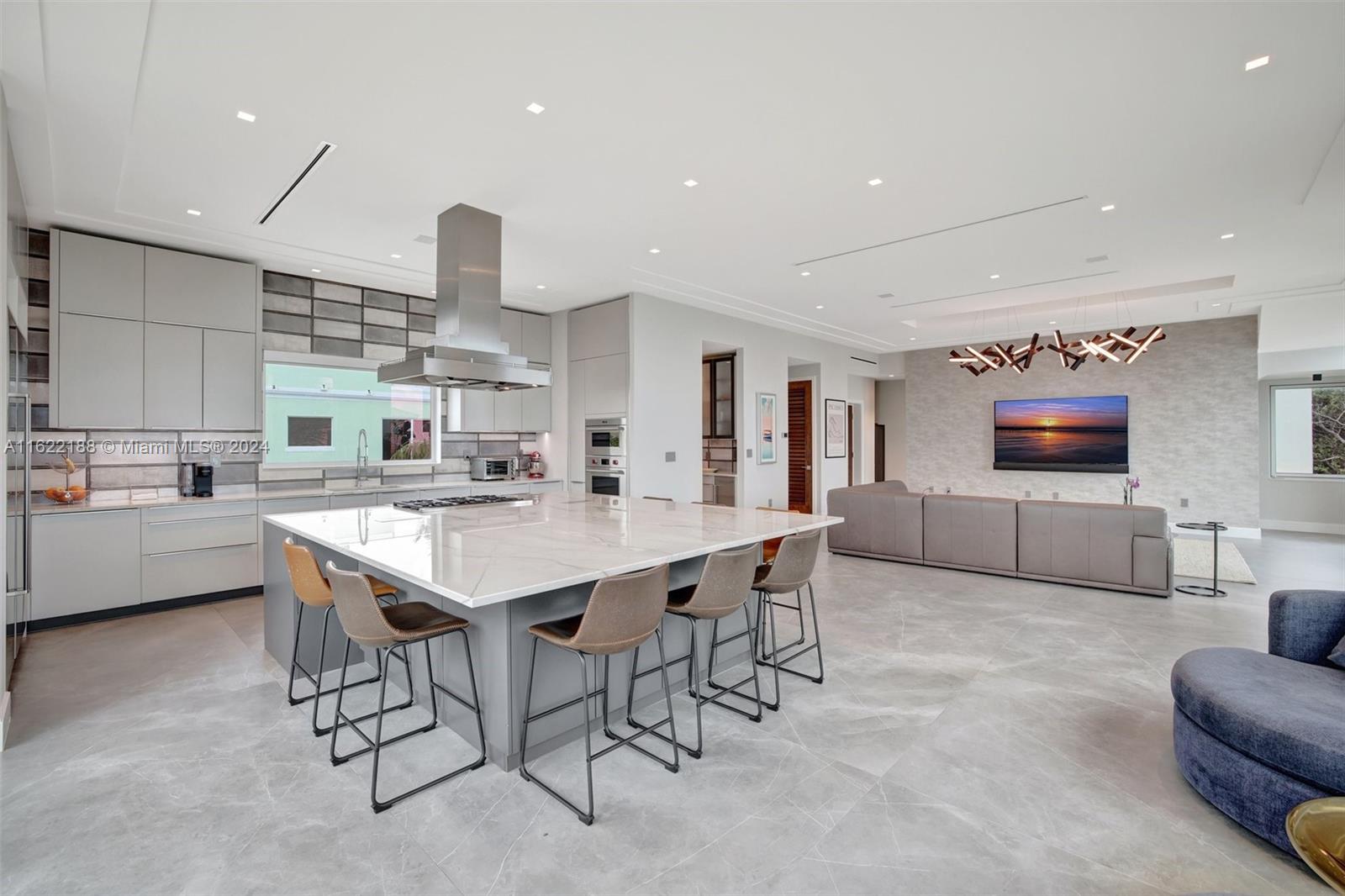 305 Oak St Hollywood, FL 33019