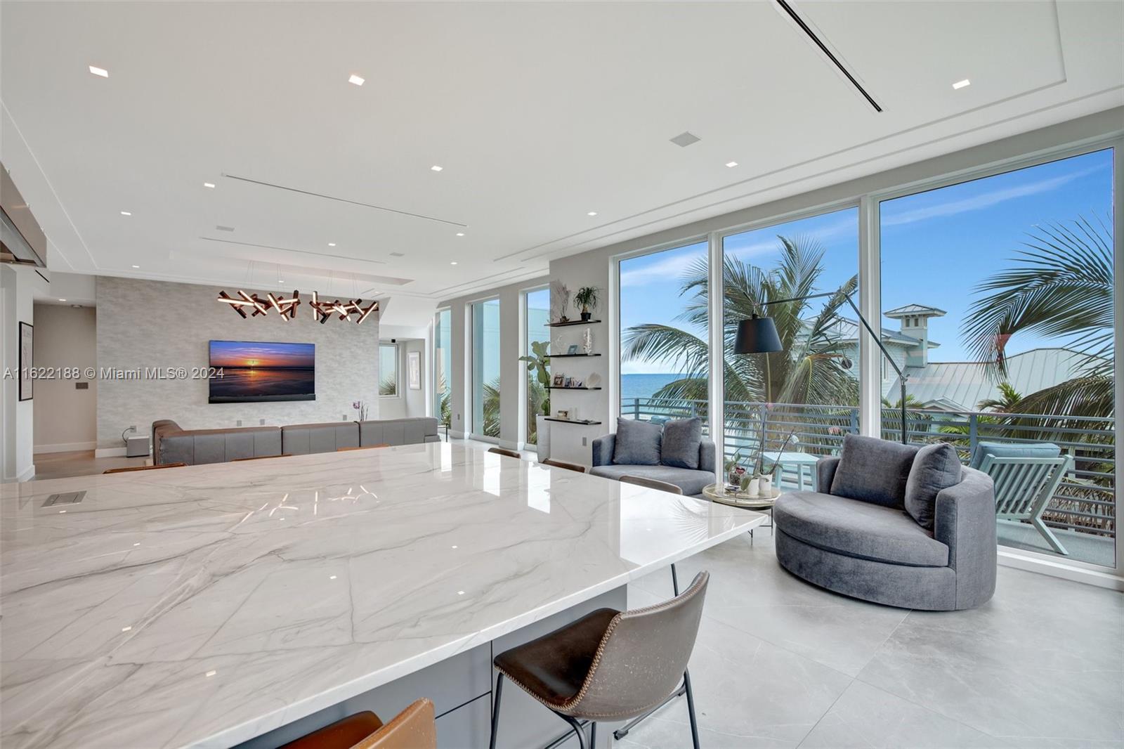 305 Oak St Hollywood, FL 33019