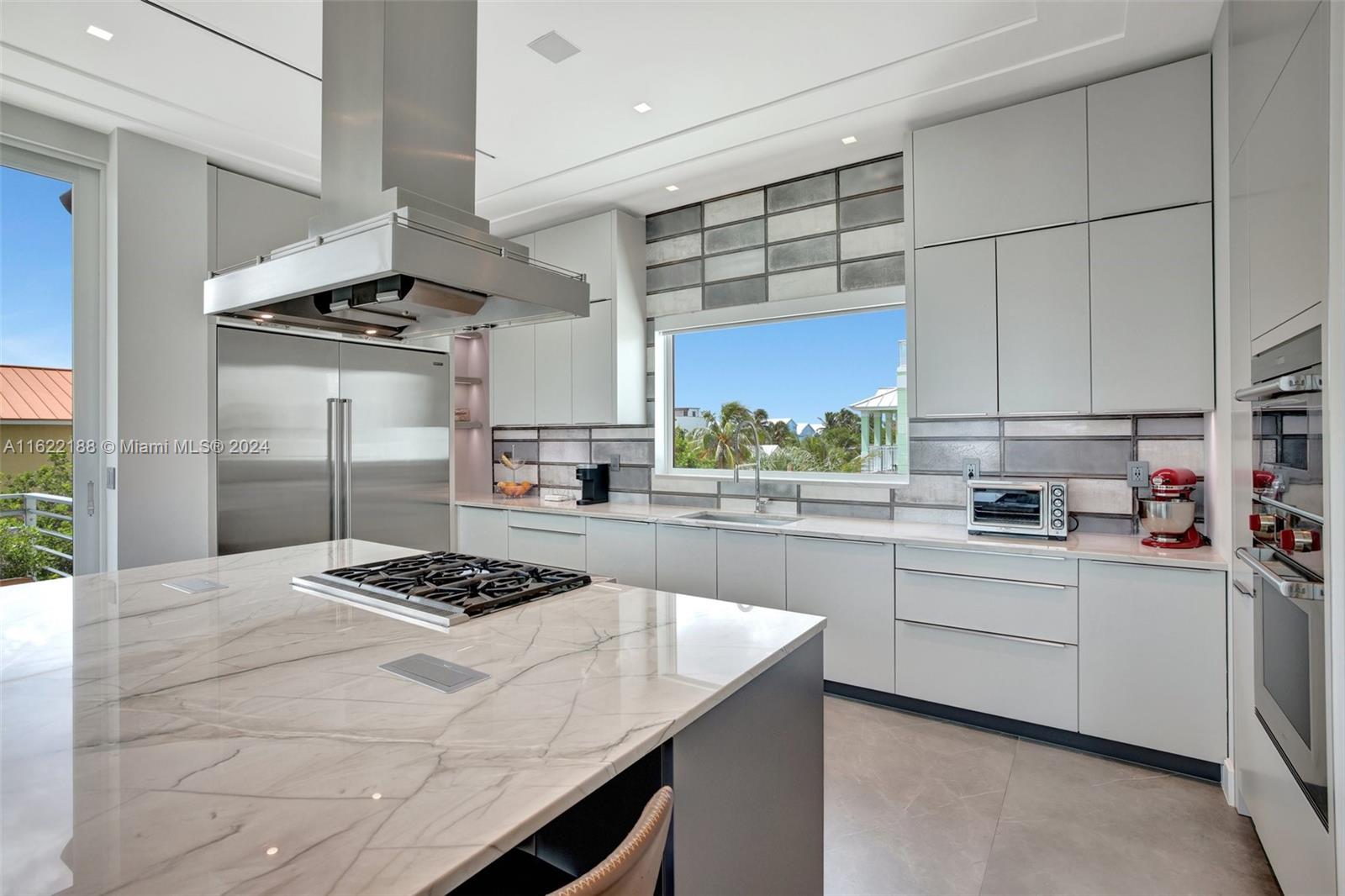 305 Oak St Hollywood, FL 33019