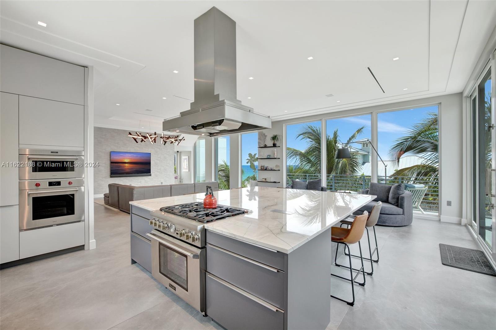 305 Oak St Hollywood, FL 33019