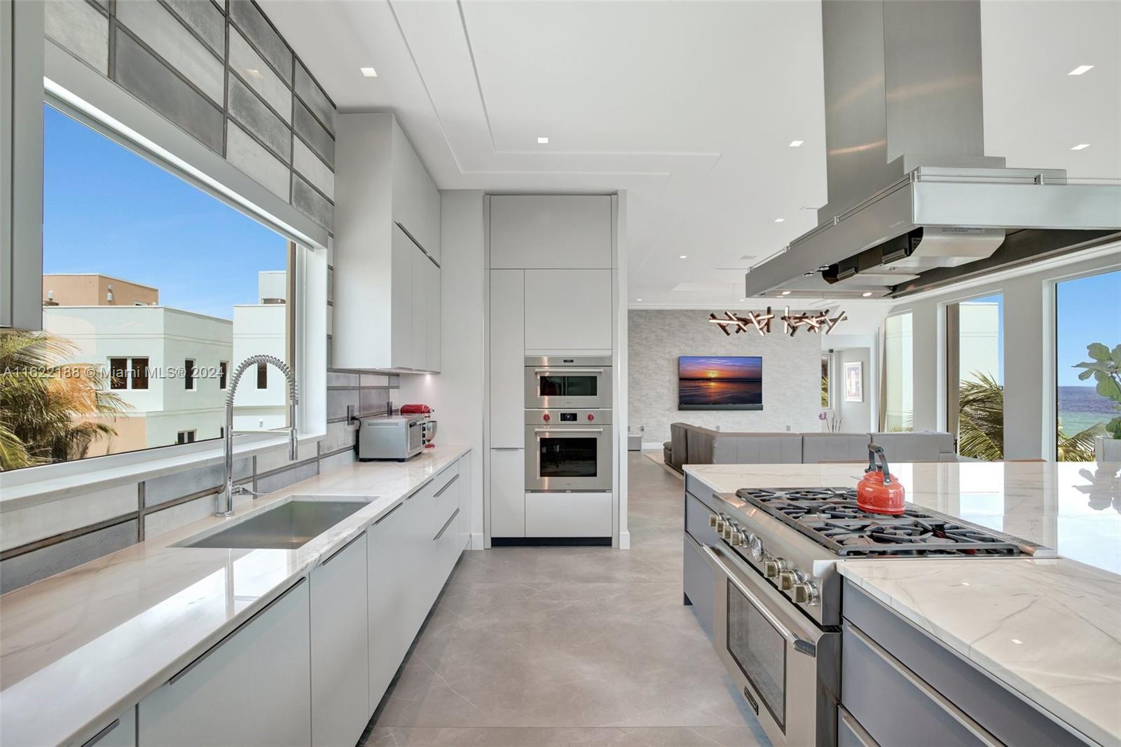 305 Oak St Hollywood, FL 33019