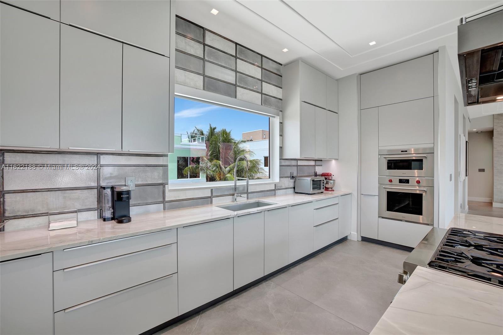 305 Oak St Hollywood, FL 33019