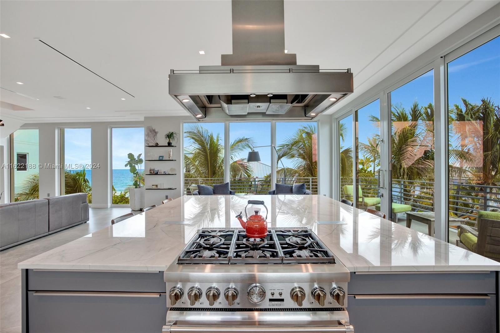 305 Oak St Hollywood, FL 33019