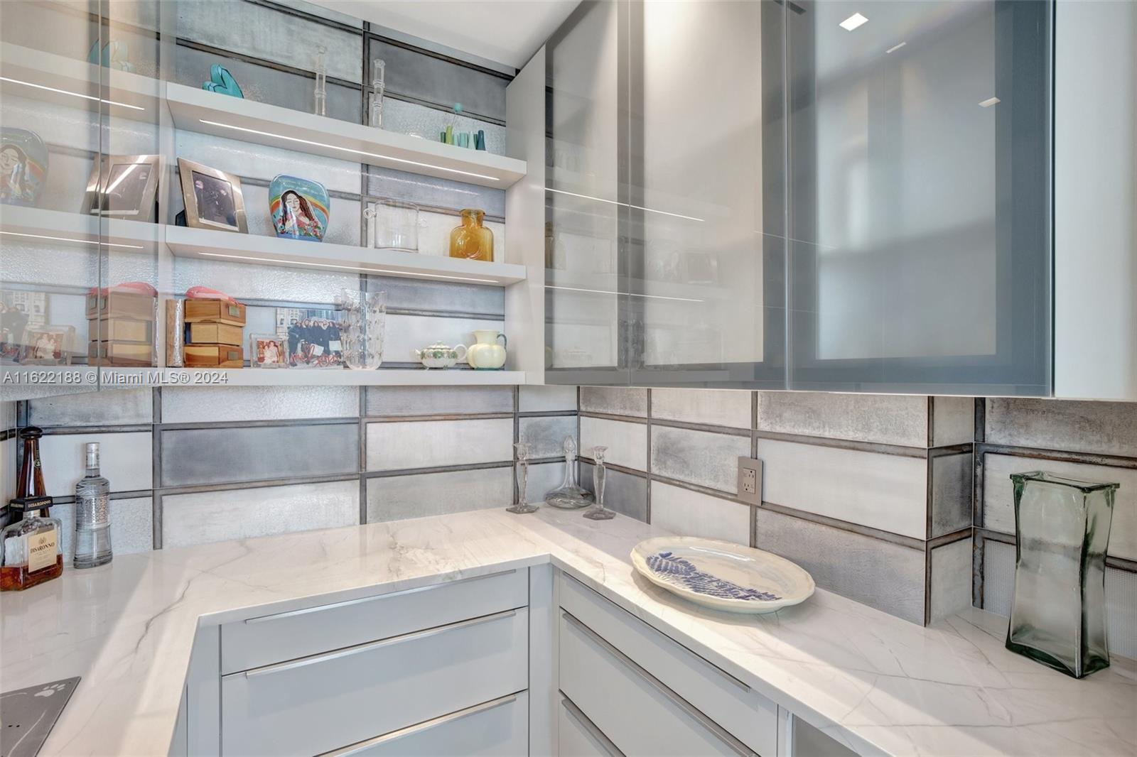 305 Oak St Hollywood, FL 33019