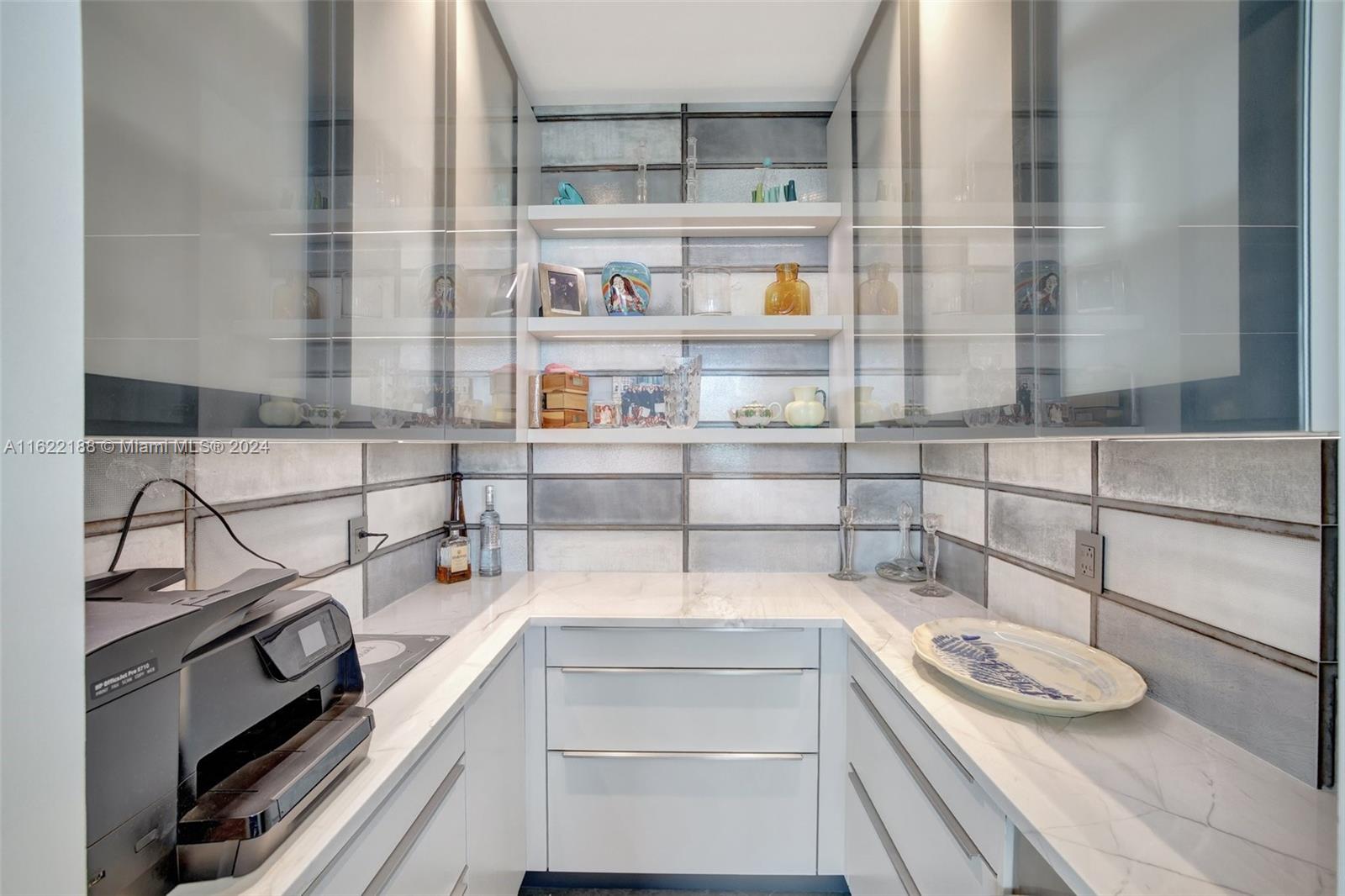 305 Oak St Hollywood, FL 33019