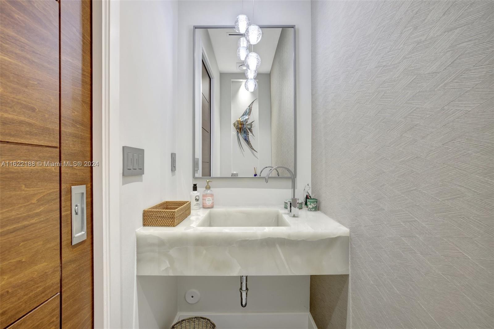 305 Oak St Hollywood, FL 33019