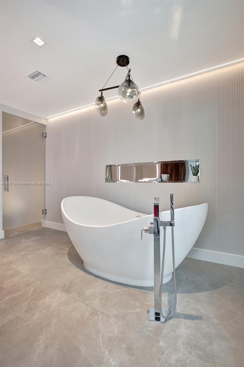 305 Oak St Hollywood, FL 33019