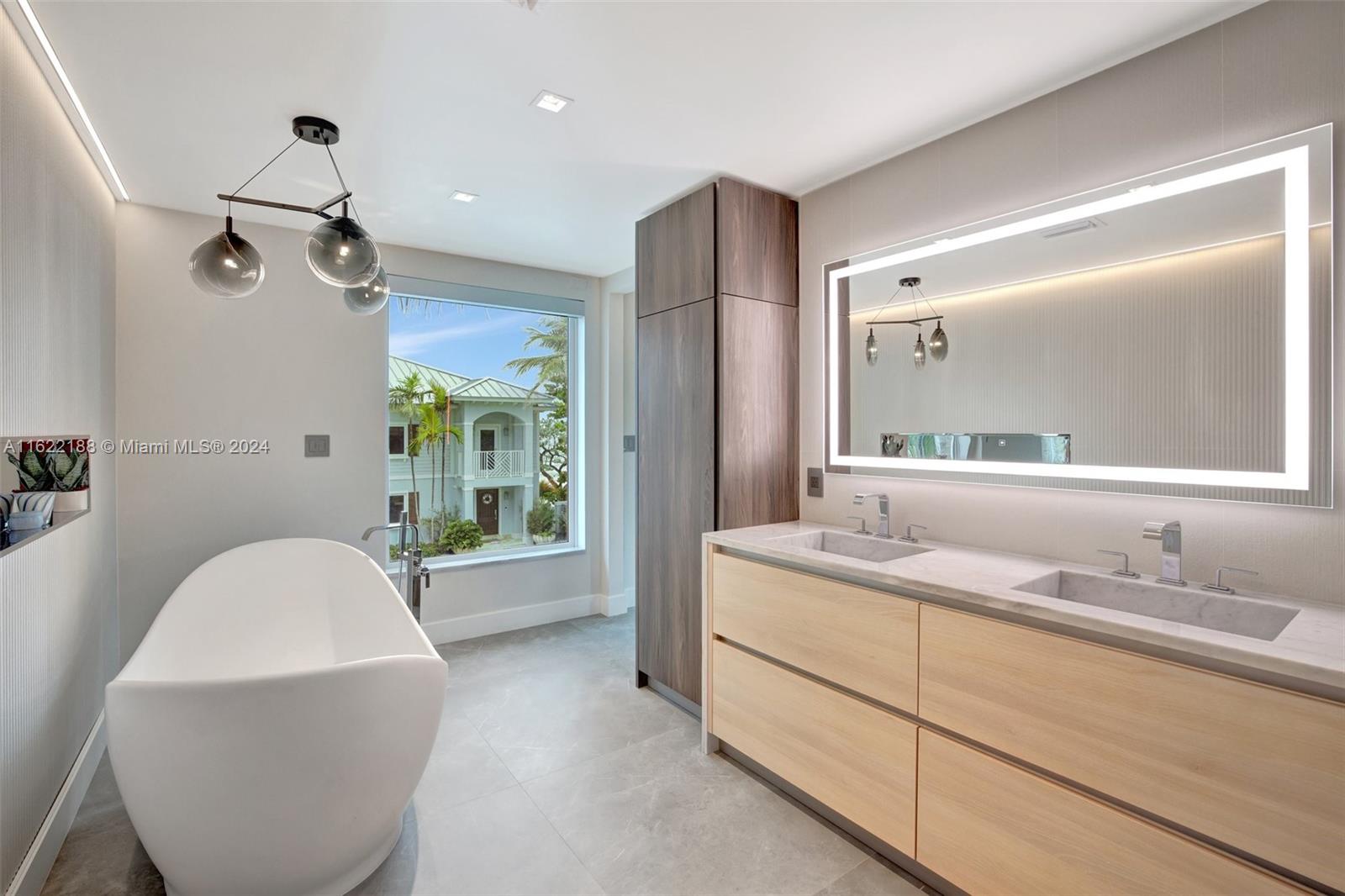 305 Oak St Hollywood, FL 33019