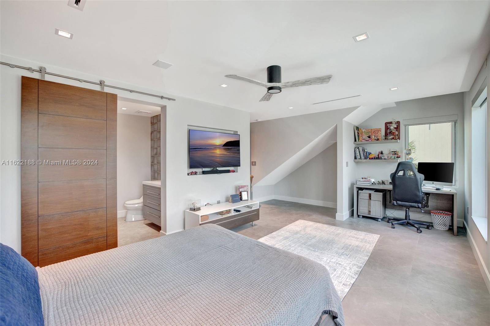 305 Oak St Hollywood, FL 33019