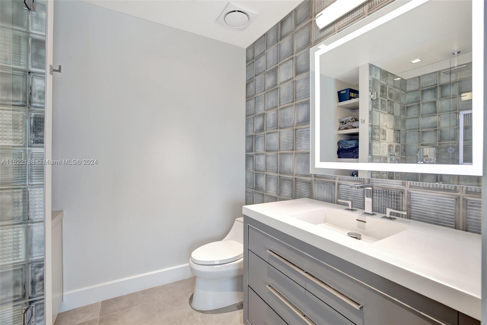 305 Oak St Hollywood, FL 33019