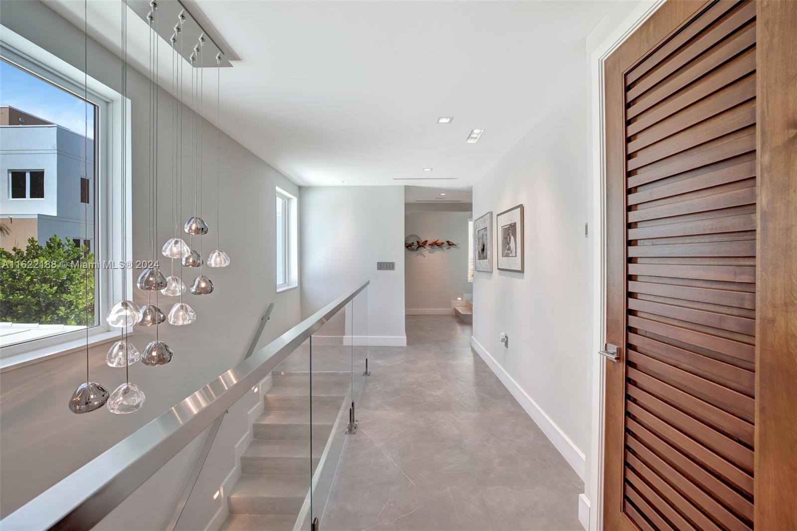 305 Oak St Hollywood, FL 33019