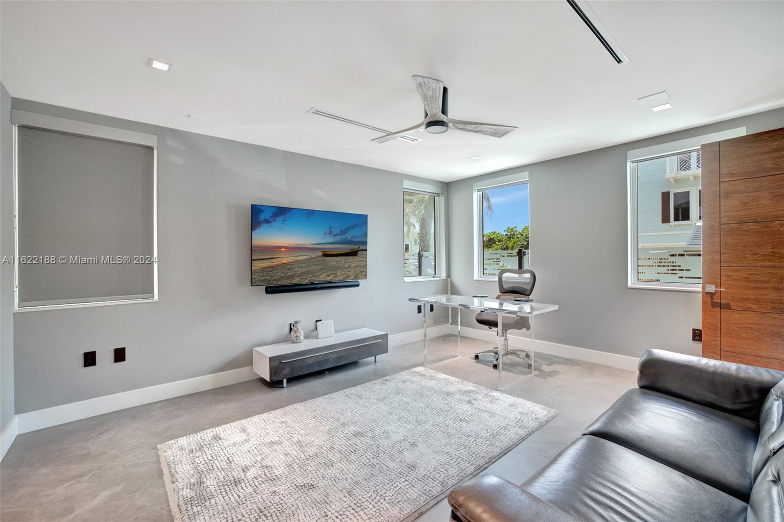 305 Oak St Hollywood, FL 33019