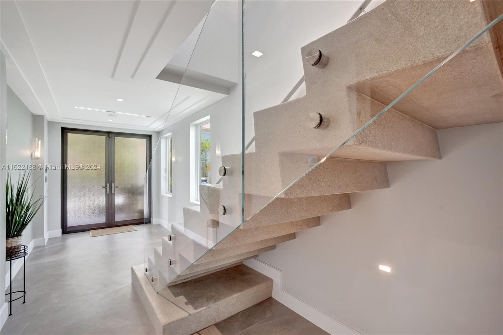 305 Oak St Hollywood, FL 33019