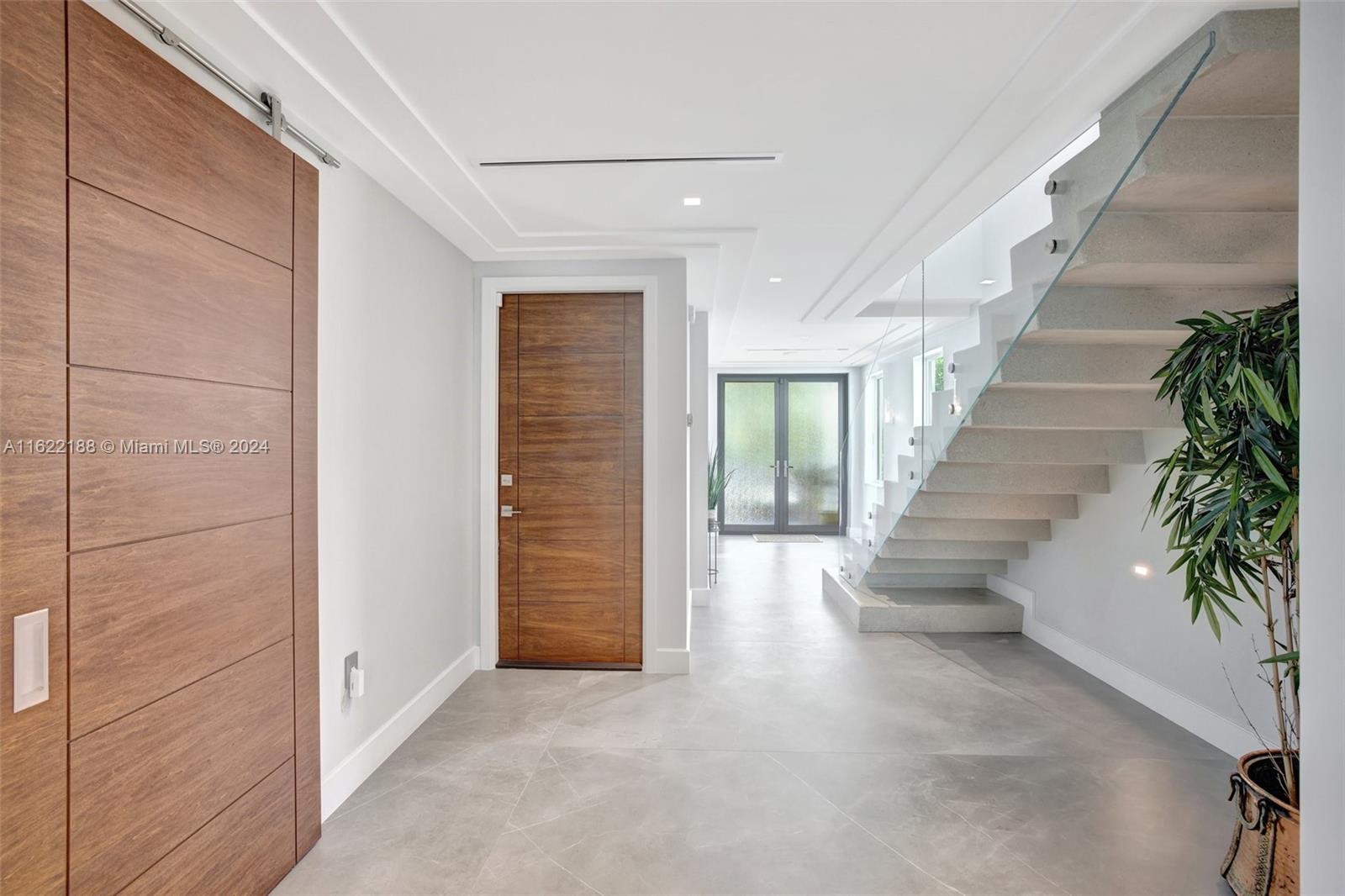 305 Oak St Hollywood, FL 33019